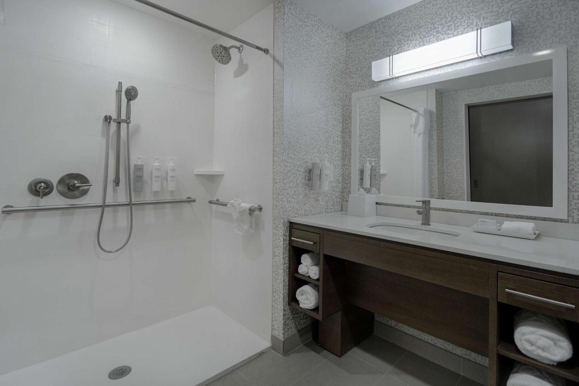 Home2 Suites By Hilton Grand Rapids Airport Kentwood Bagian luar foto