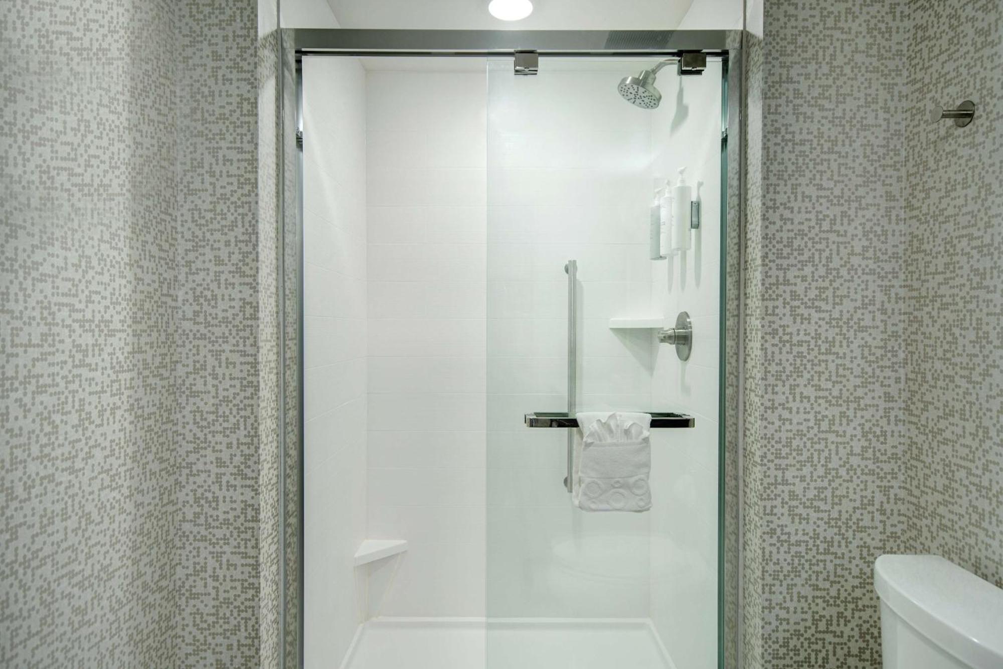 Home2 Suites By Hilton Grand Rapids Airport Kentwood Bagian luar foto