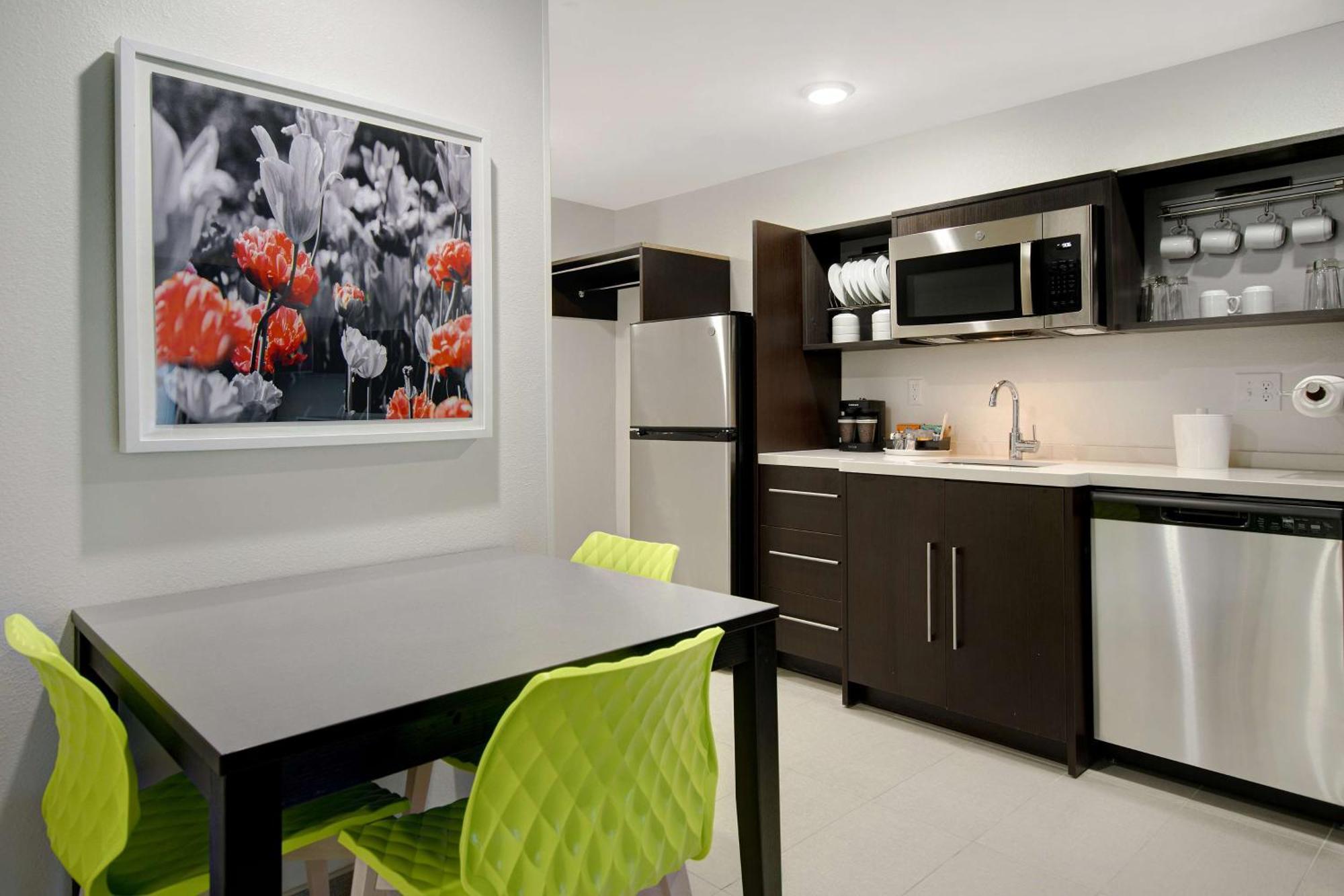 Home2 Suites By Hilton Grand Rapids Airport Kentwood Bagian luar foto