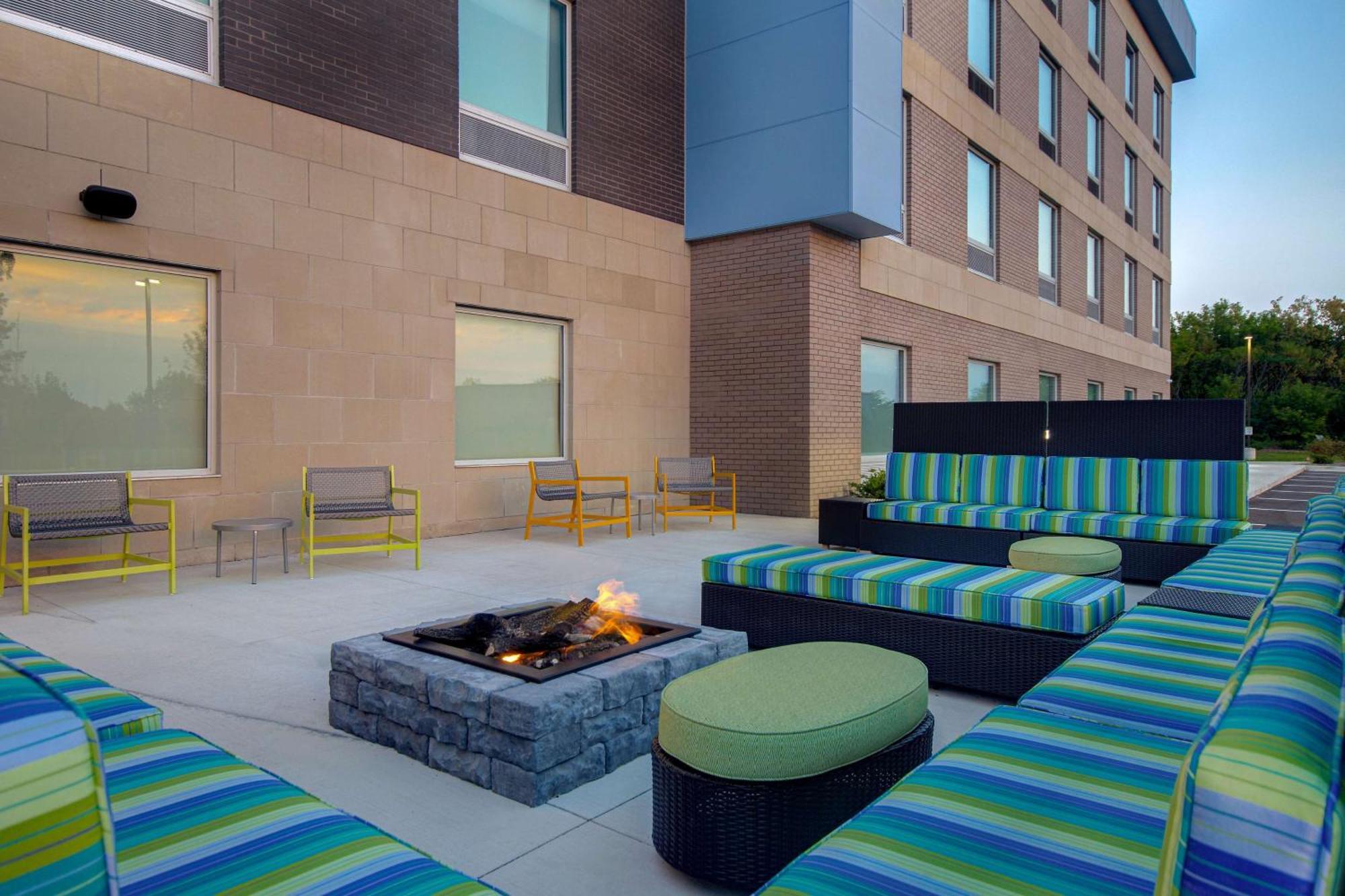 Home2 Suites By Hilton Grand Rapids Airport Kentwood Bagian luar foto