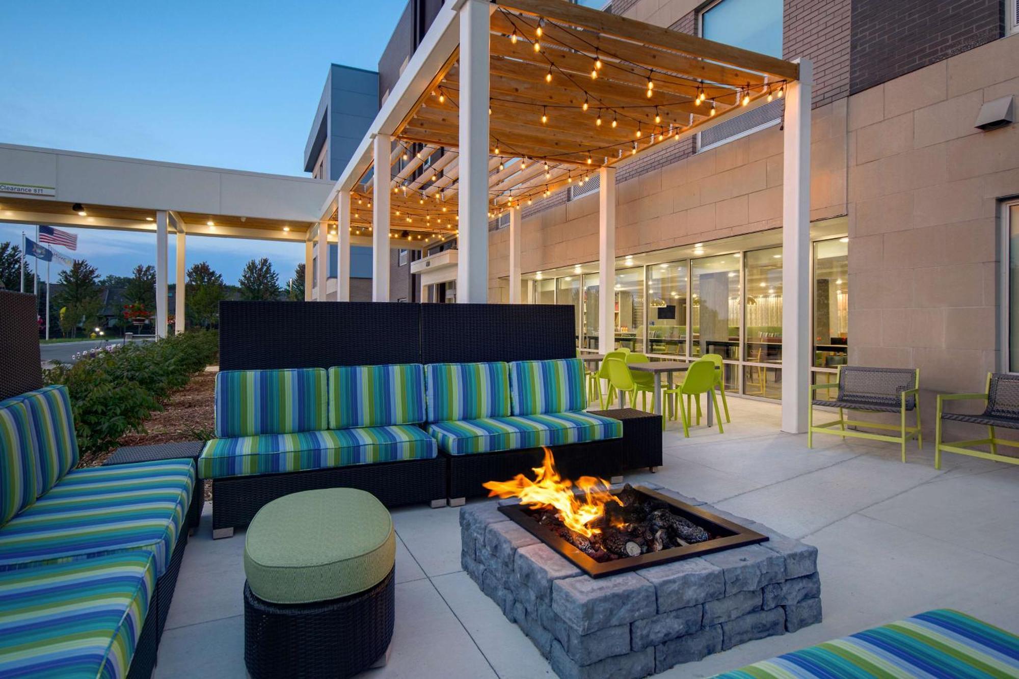 Home2 Suites By Hilton Grand Rapids Airport Kentwood Bagian luar foto